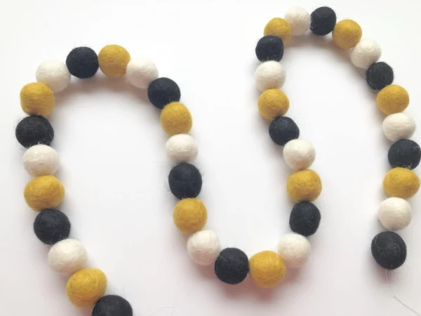 Bumble Bee Inspired Garland - Image 3