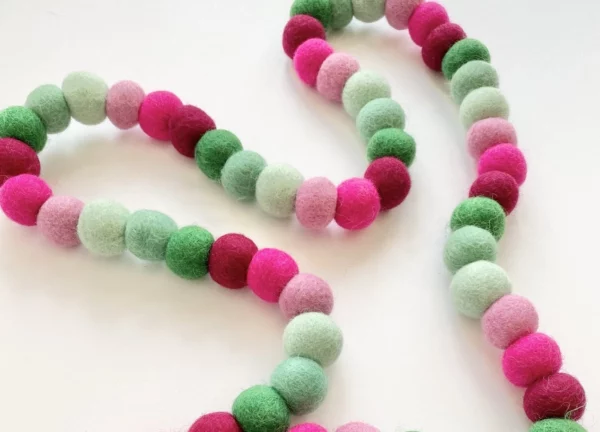 Emerald to Raspberry Gradient Garland - Image 2