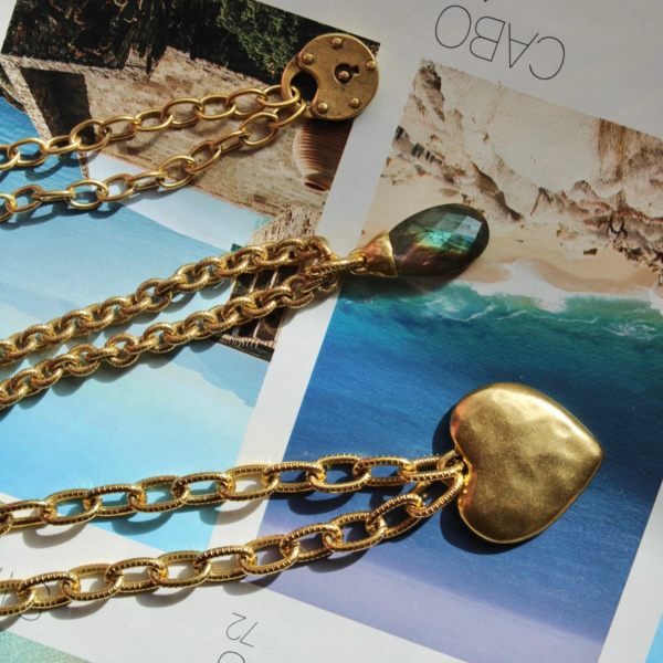 Vintage Vibes: Antiqued Gold Padlock Chain Necklace (18") - Image 2