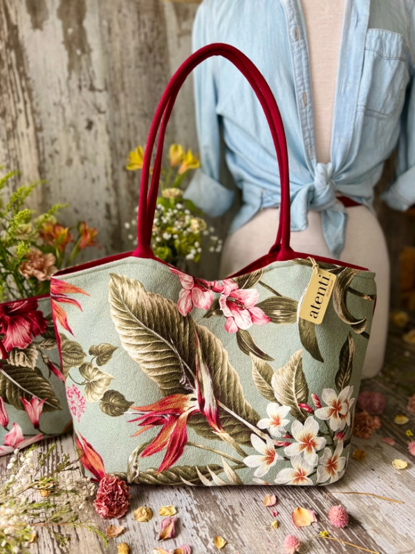 Escape to Paradise with the Tiki Lolita Handbag and Pouch Set - Image 4