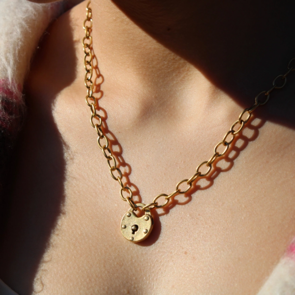 Vintage Vibes: Antiqued Gold Padlock Chain Necklace (18")