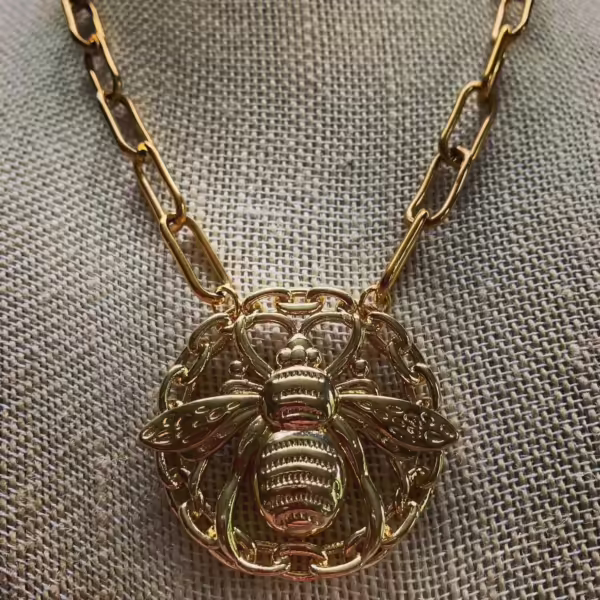 Bee Medallion 14k Gold